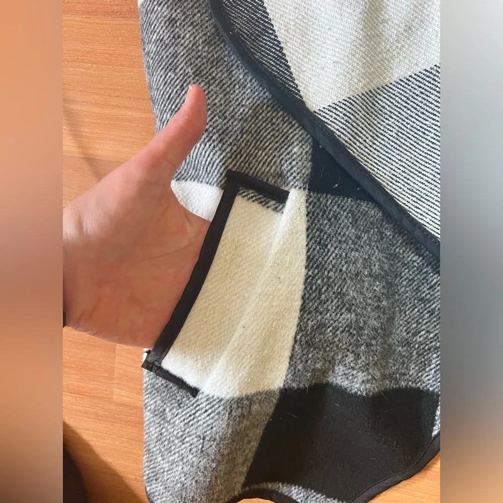 Women's Sherpa/Fleece Vest with Cowl Neck Collar and Flannel Print - Picture 5 of 7